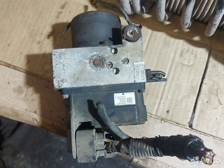 Блок насос ABS для Nissan Maxima A33