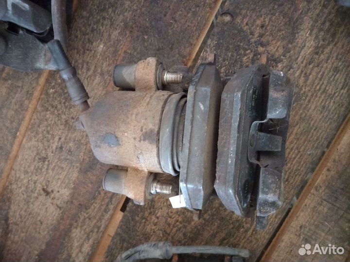 Суппорт передний Гольф4