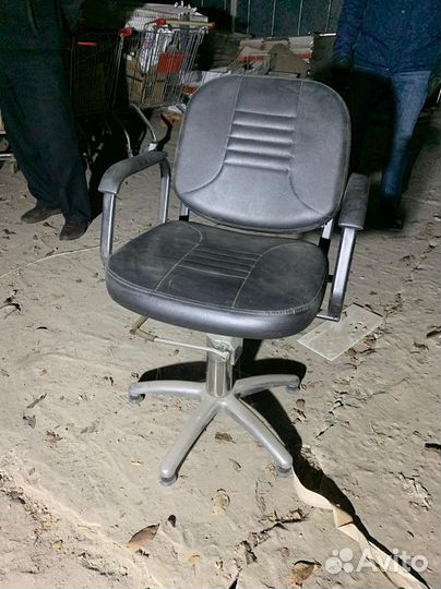 Парикмахерское кресло бу