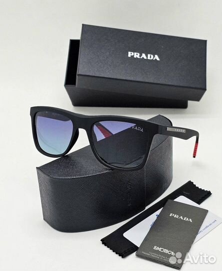 Солнцезащитные очки Prada