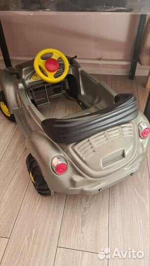 Машина на педалях