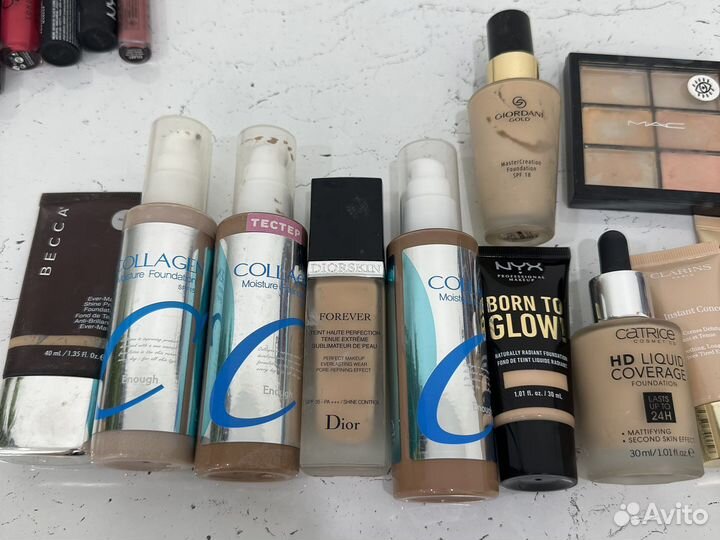 Набор косметики. Тональные крема и консилеры