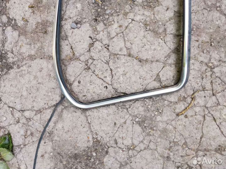 Уплотнитель стекла с молдингом москвич