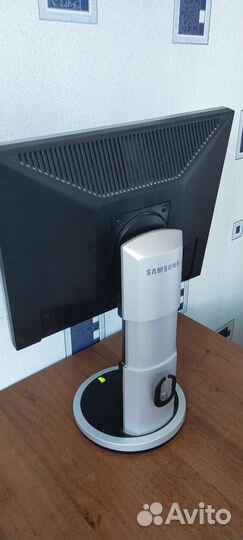 Монитор Samsung 740N