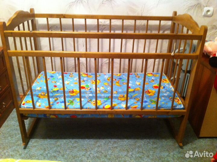 Детская кроватка и матрац