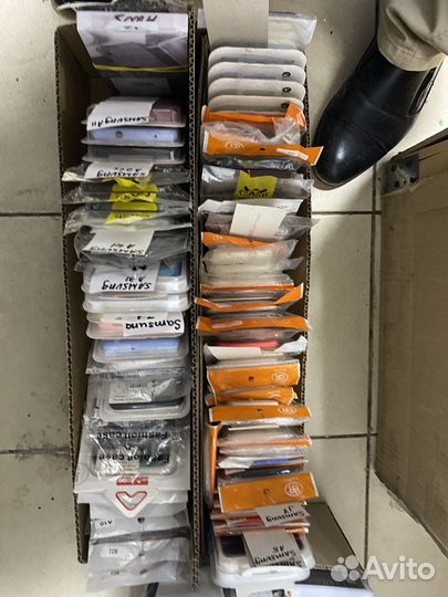 Чехлы и защитные стекла