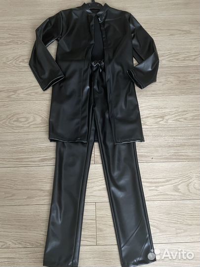 Кожаный пиджак, брюки мальчик р 145-150