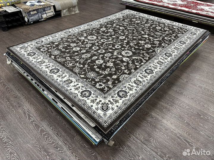 Ковер 2х3 новый, классический