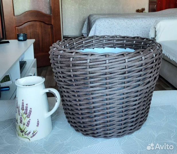 Кашпо из искусственного ротанга