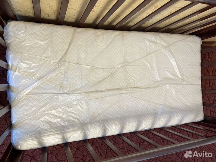 Детская кроватка с матрасом