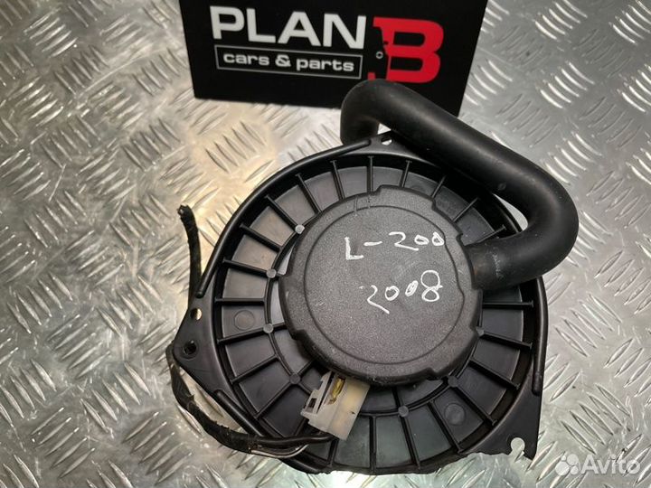 Моторчик печки Mitsubishi L200 2008