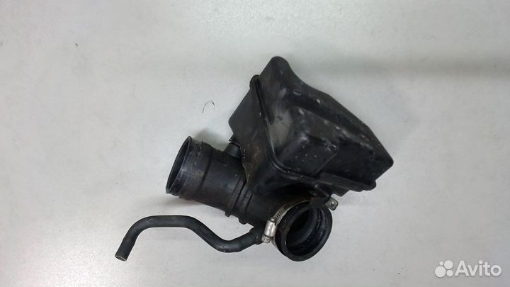 Патрубок воздушного фильтра Mazda 626, 1993