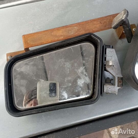 Зеркало заднего вида