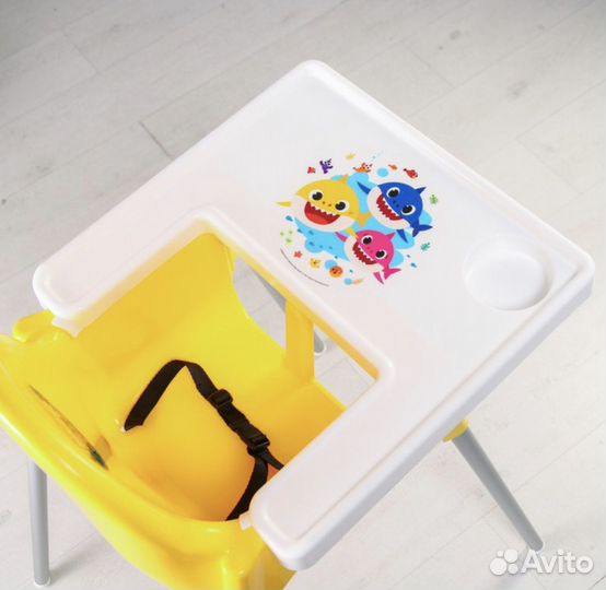 Стульчик для кормления Baby Shark's Big Show