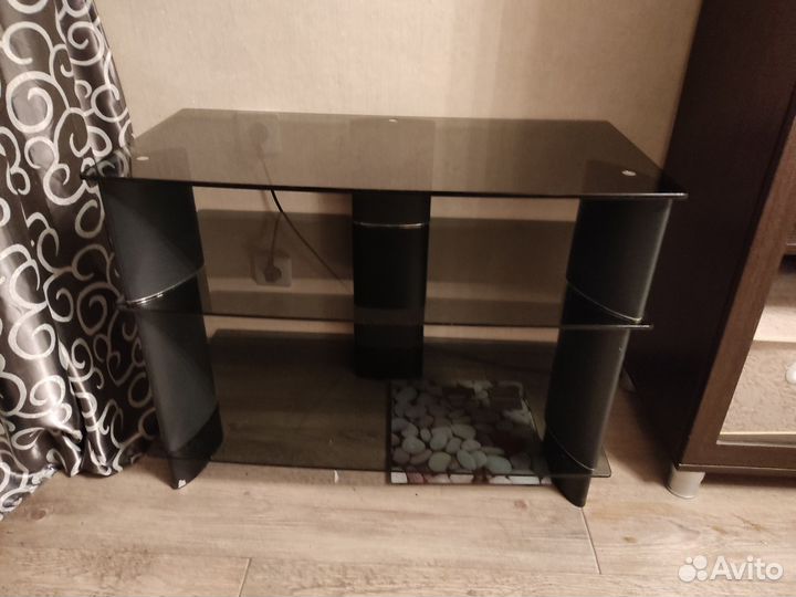 Стол тумба под телевизор. Стеклянный