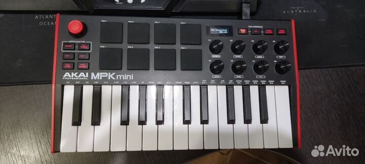 Akai MPK mini mk3 миди клавиатура
