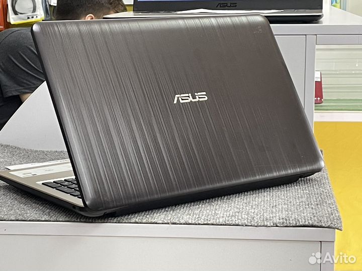 Ноутбук asus с быстрым SSD и FHD монитором