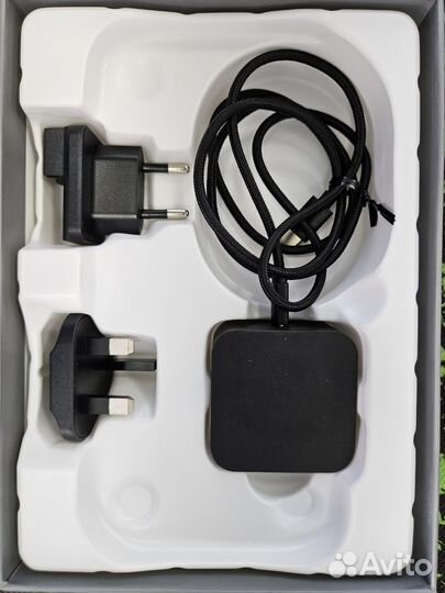 Беспроводное зарядное устройство zens aluminium