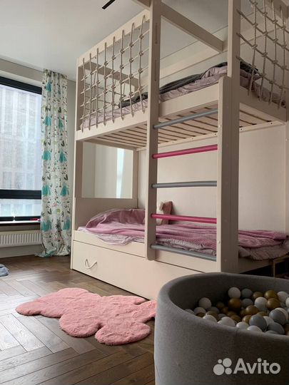 Детская двухъярусная кровать