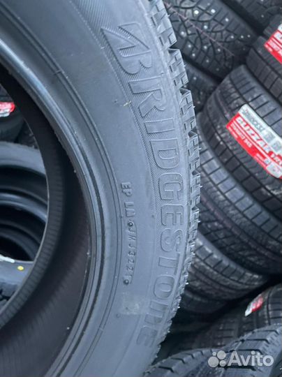 Bridgestone Blizzak VRX 215/55 R17 94S