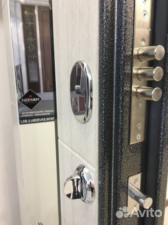 Дверь входная с зеркалом