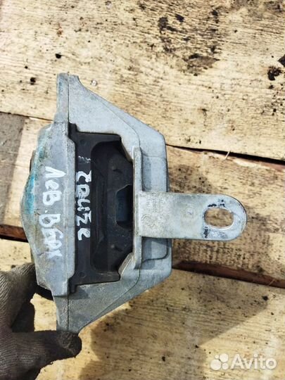 Опора МКПП левая Chevrolet Cruze/Orlando