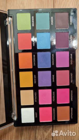 Палитра теней от Revolution pro