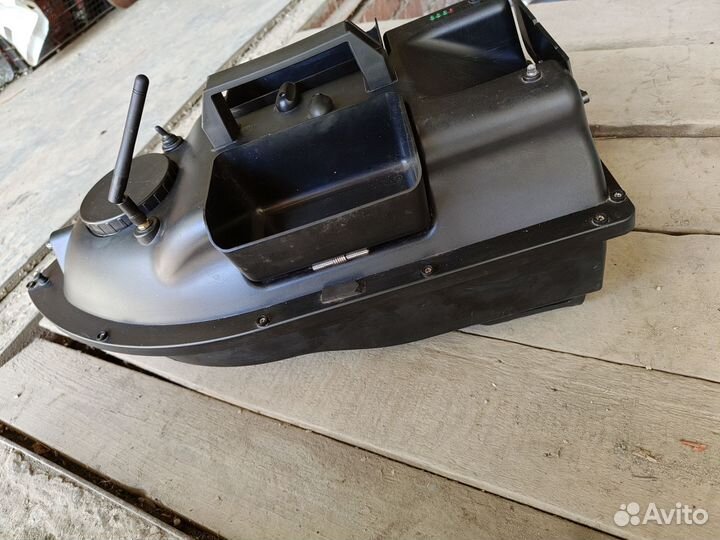 Прикормочный кораблик с gps