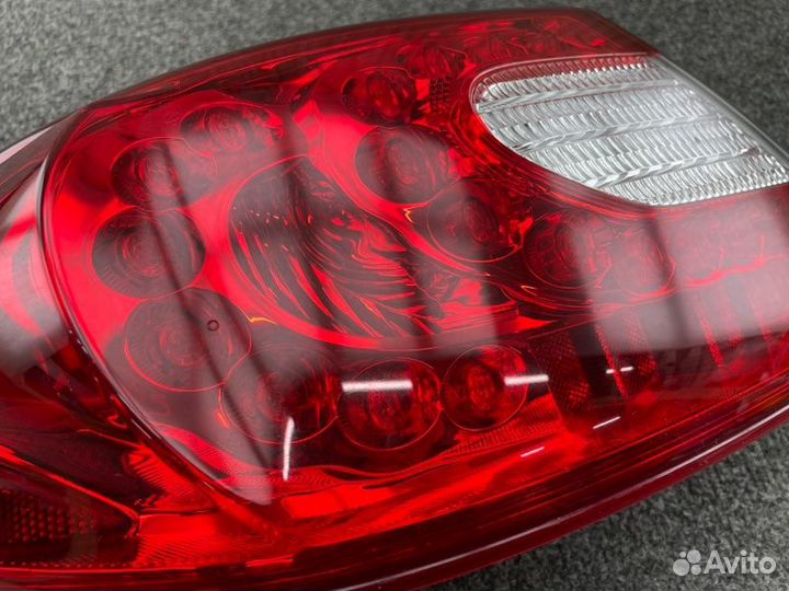 Стоп-сигнал левый Nissan Fuga Y51