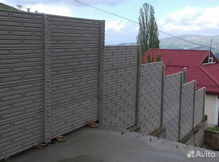 Забор из бетонный плит