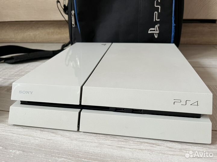 Sony PlayStation 4 + 2 геймпада White
