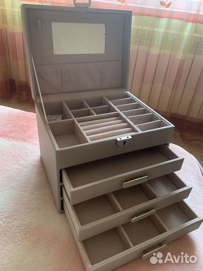 Шкатулка для ювелирных украшений