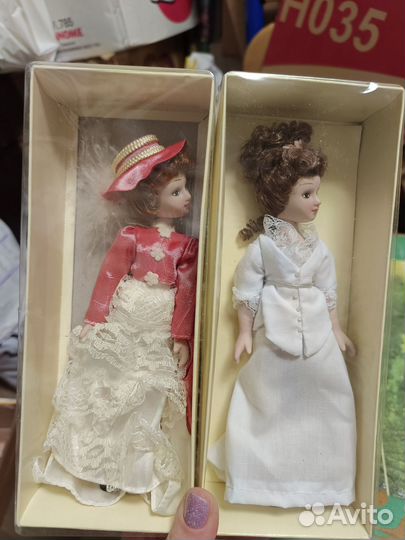 Кукла фарфоровая