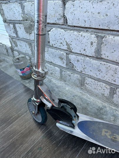 Трюковой самокат Razor