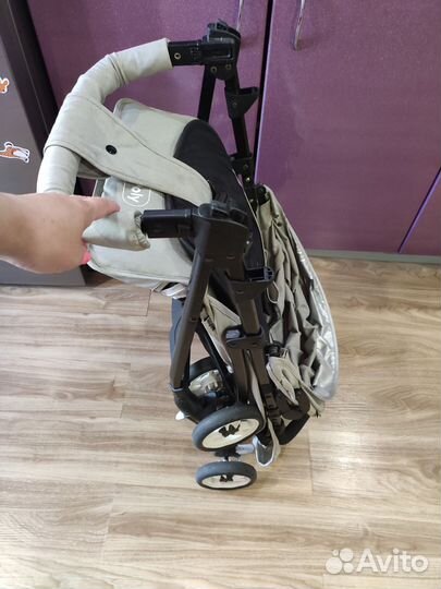 Коляска прогулочная