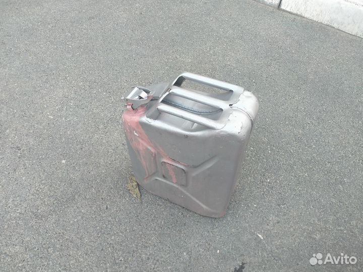 Канистра для бензина 20л