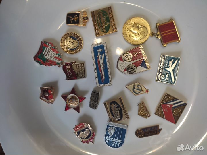 Значки и медали СССР