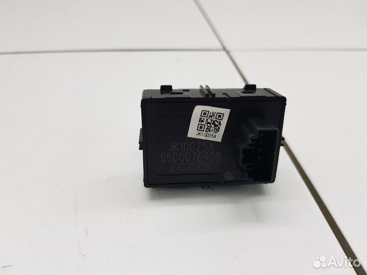 Кнопка стеклоподъемника передней правой двери