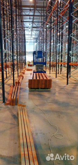 Многоуровневые металлические стеллажи