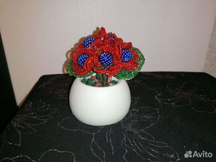 Цветочки из бисера (ручная работа)