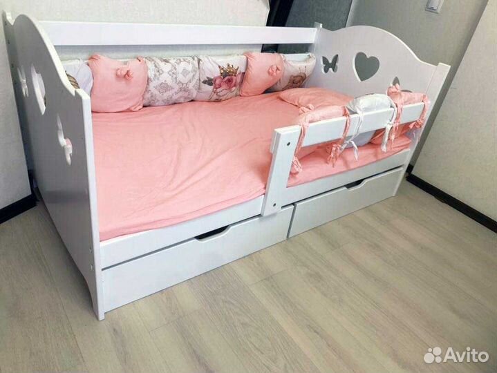 Кроватка сингл из натурального дерева для малыша с