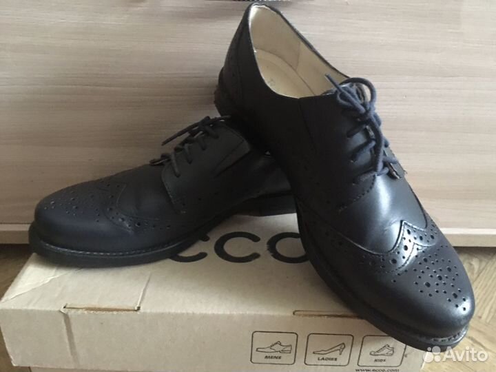 Много обуви натуральная кожа 34-35