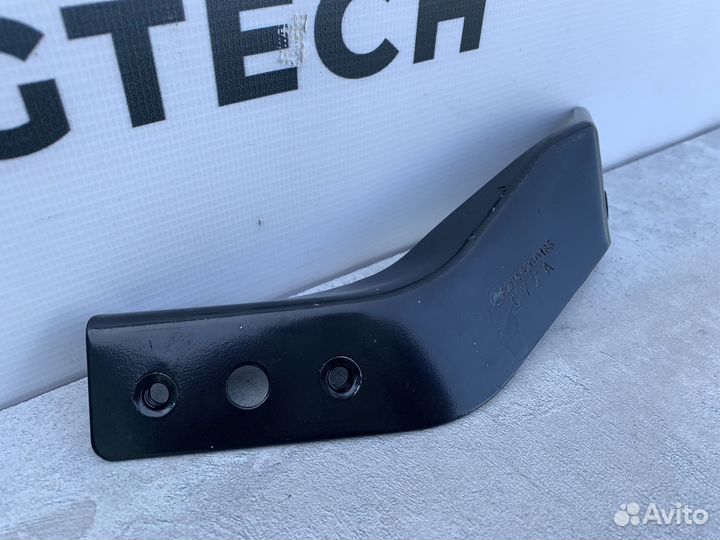 Кронштейн бампера Mercedes W204 A2046200185