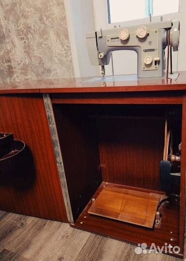Швейная машина Подольск 142
