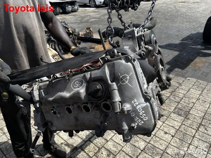 Двигатель 2ZR-FAE Toyota Isis