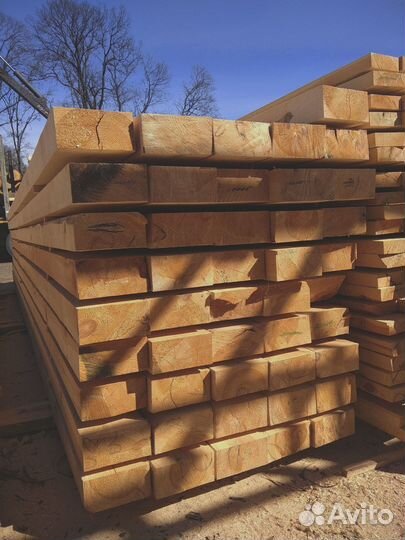 Строительные материалы: доски лиственницы