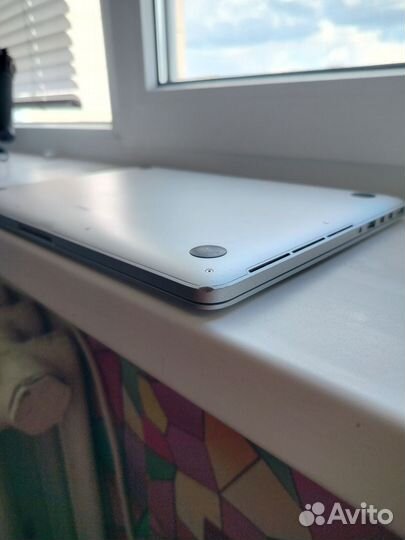 Macbook pro 13 2015 i5 / 8 RAM / 512GB