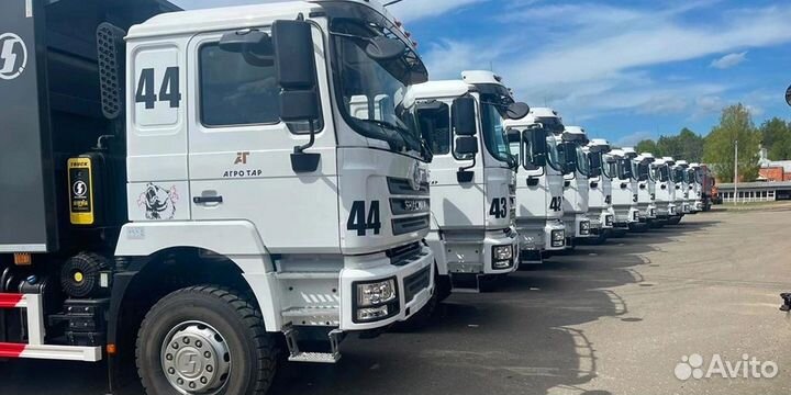 Водитель самосвала