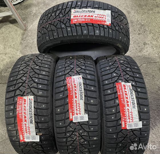Bridgestone Blizzak Spike-02 235/40 R18 91T