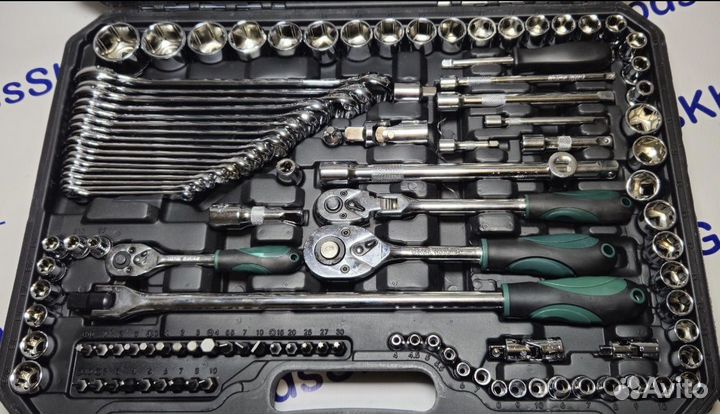 Набор инструментов в кейсе 142+2